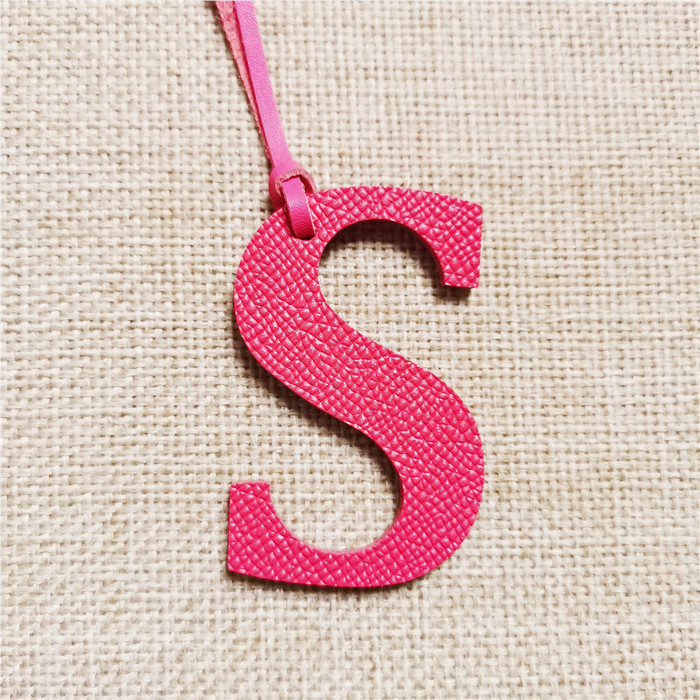 English Letter O P Q R S T Alp - مراجعة Monogram Keychain Leather وسعره