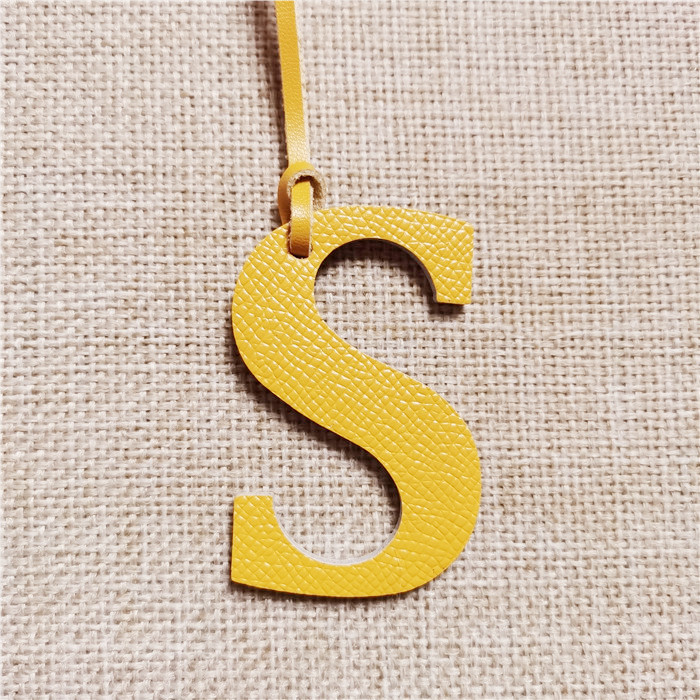 English Letter O P Q R S T Alp - مراجعة Monogram Keychain Leather وسعره