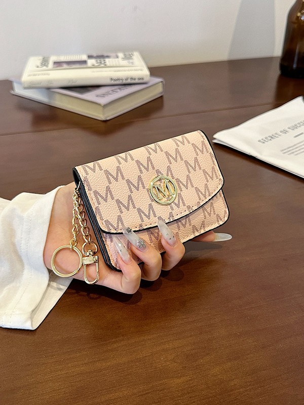 Retro Monogram Print Faux Leat - مراجعة Monogram Keychain Leather وسعره
