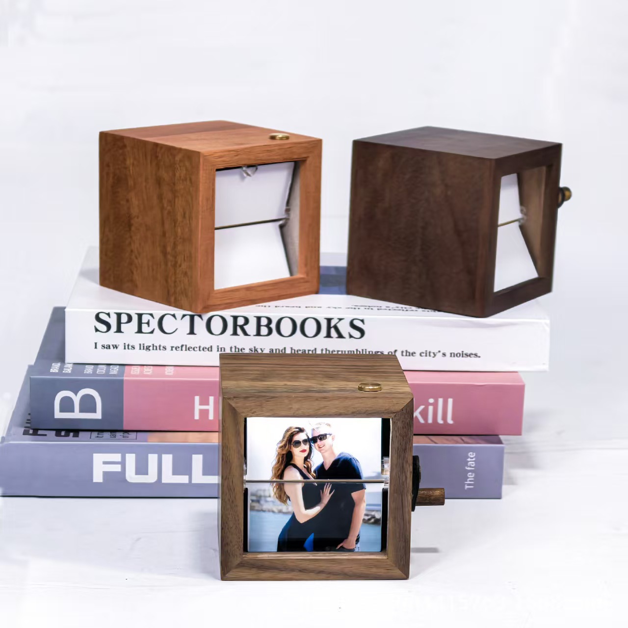 Custom Flipbook Photo Frame Pe - مراجعة Engraved Wood Frame وسعره