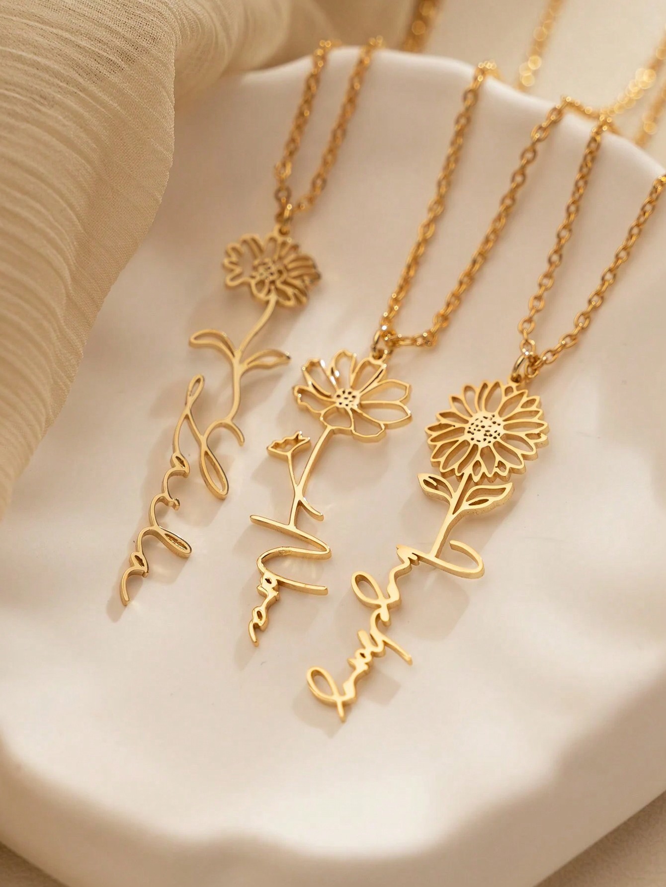 Custom 12Month Flower of Birth - مراجعة Birth Flower Necklace وسعره