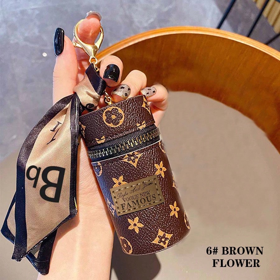 1pc Monogram Print Lipstick Ho - مراجعة Monogram Keychain Leather وسعره