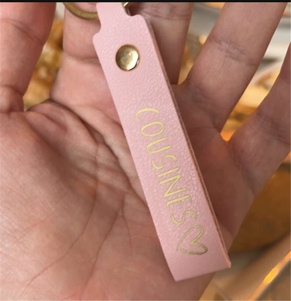 Personalized Leather Key Holde - مراجعة Monogram Keychain Leather وسعره