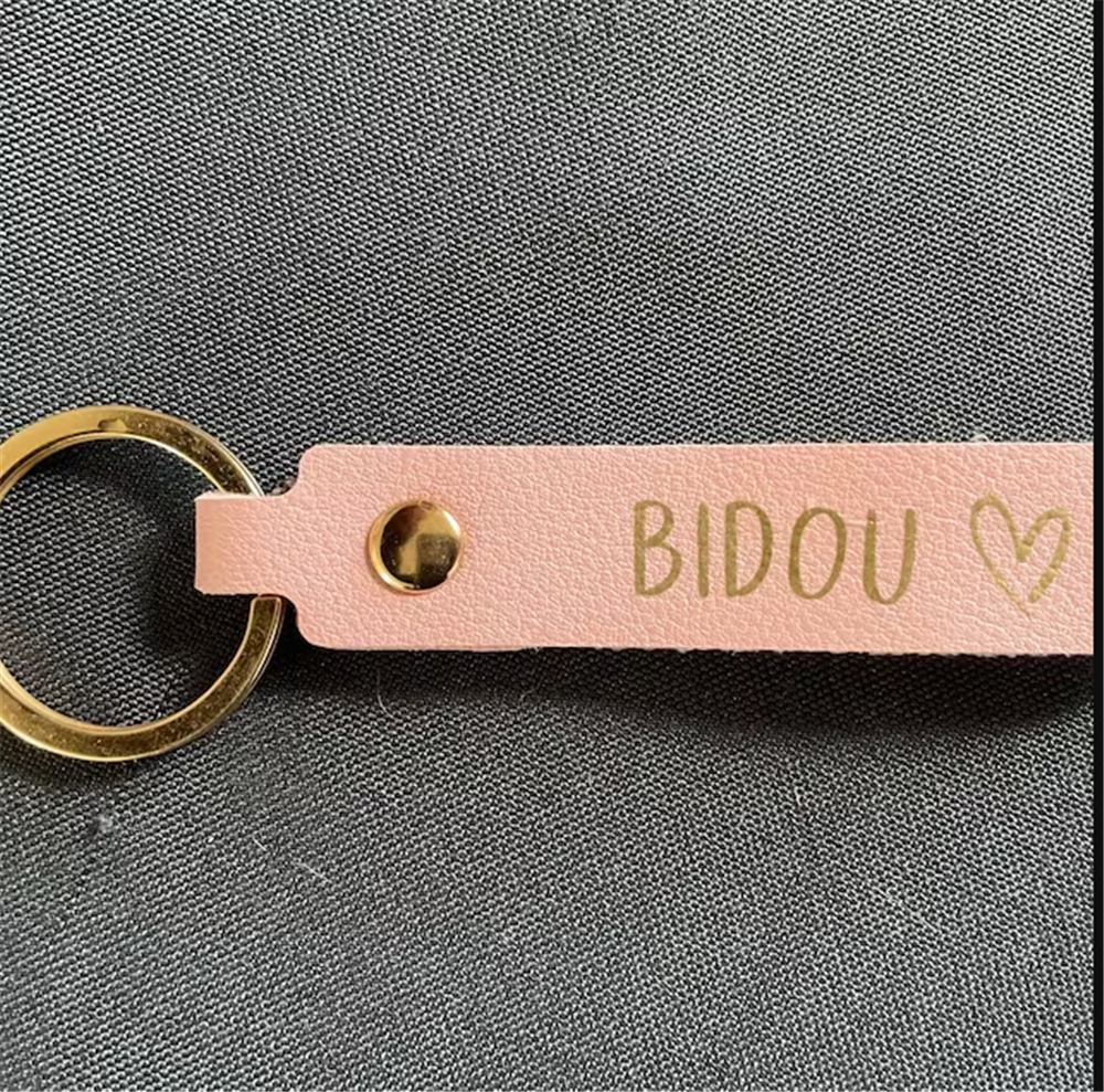 Personalized Leather Key Holde - مراجعة Monogram Keychain Leather وسعره