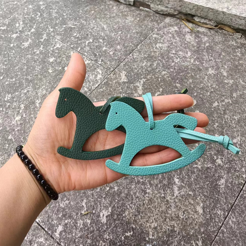 Custom Initial Fashion Horse B - مراجعة Monogram Keychain Leather وسعره