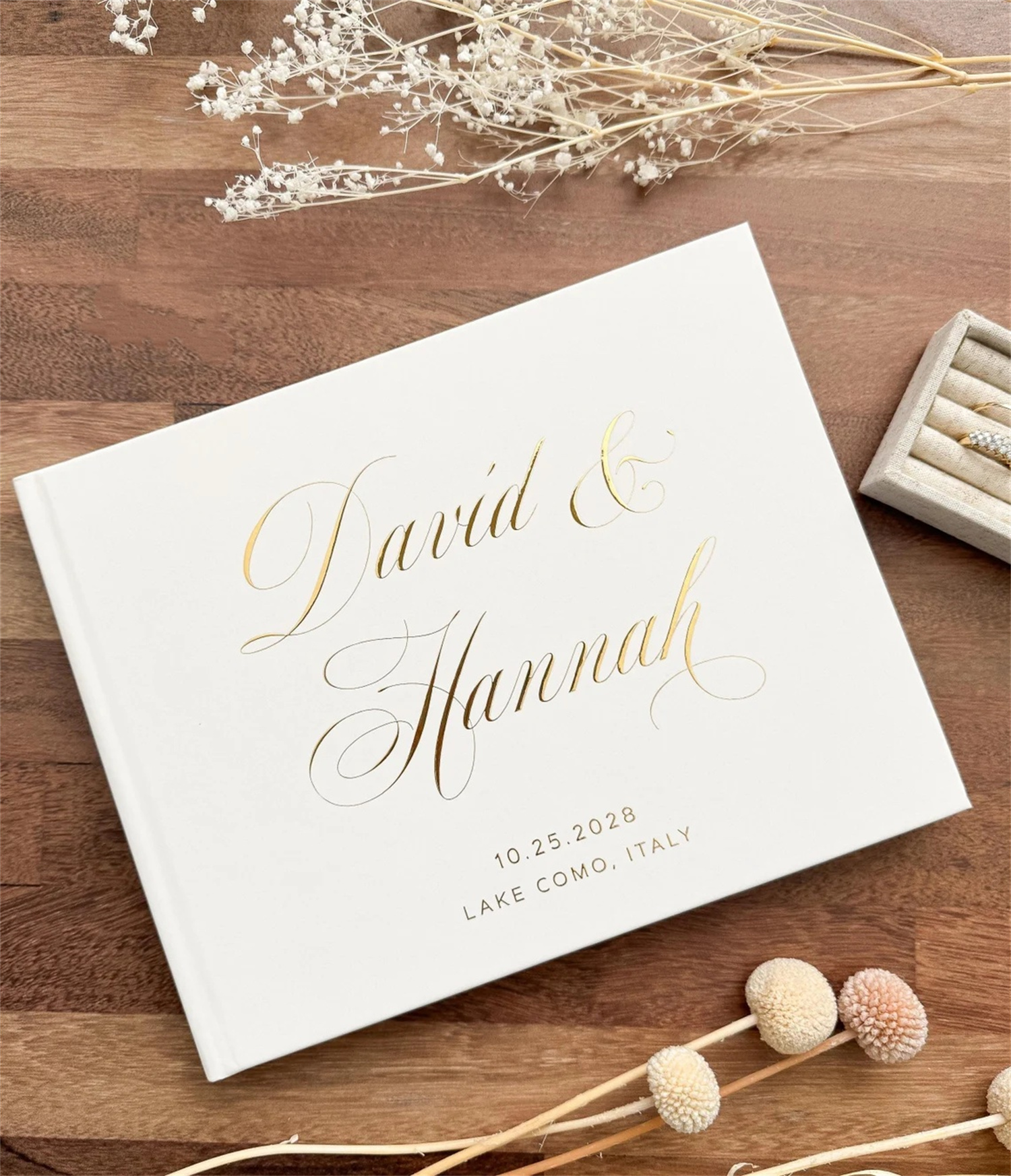 Custom Venue Illustration Wedd - مراجعة Custom Photo Book وسعره