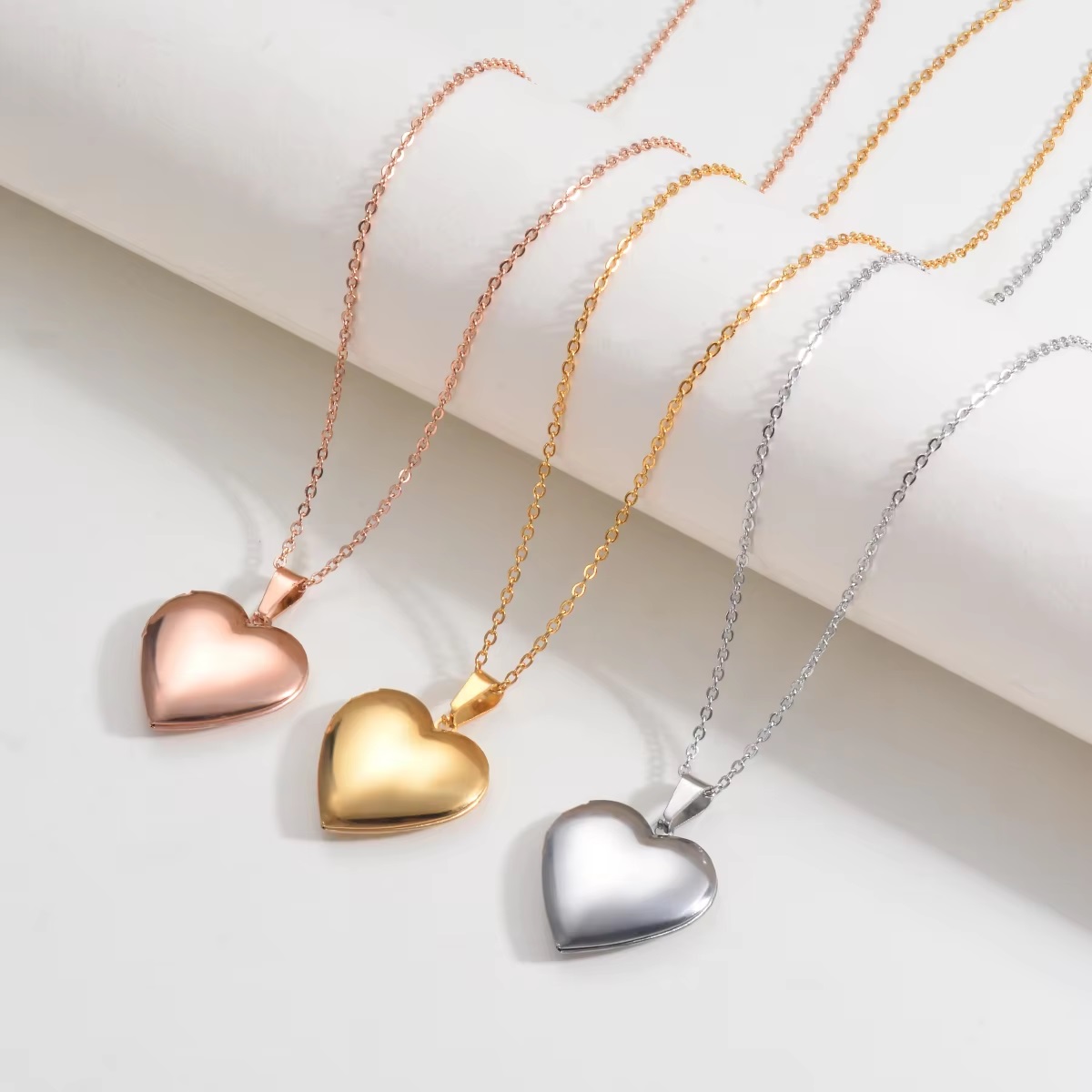 Custom Personalized Heart Birt - مراجعة Birth Flower Necklace وسعره