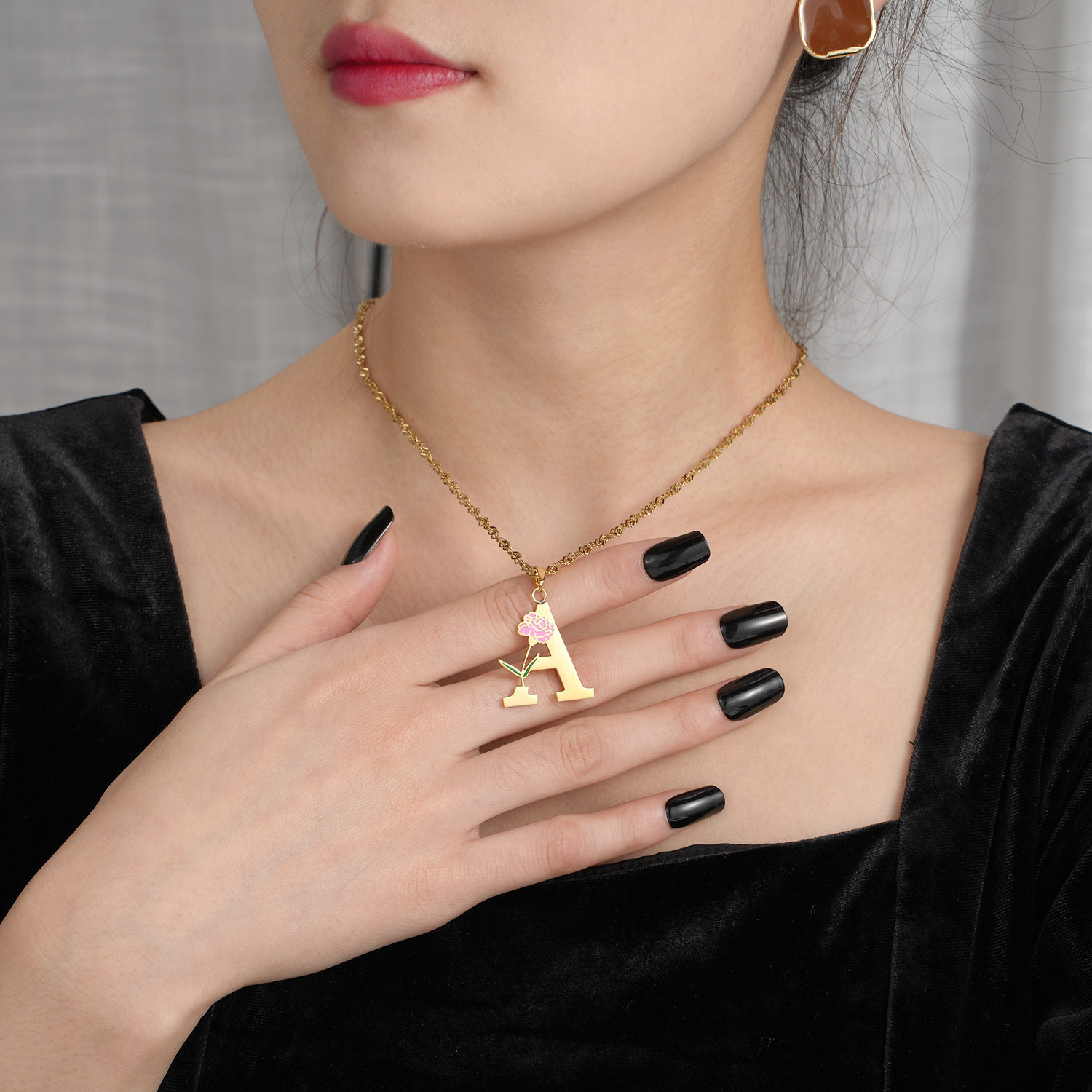 Custom Flower Initial Letter P - مراجعة Birth Flower Necklace وسعره